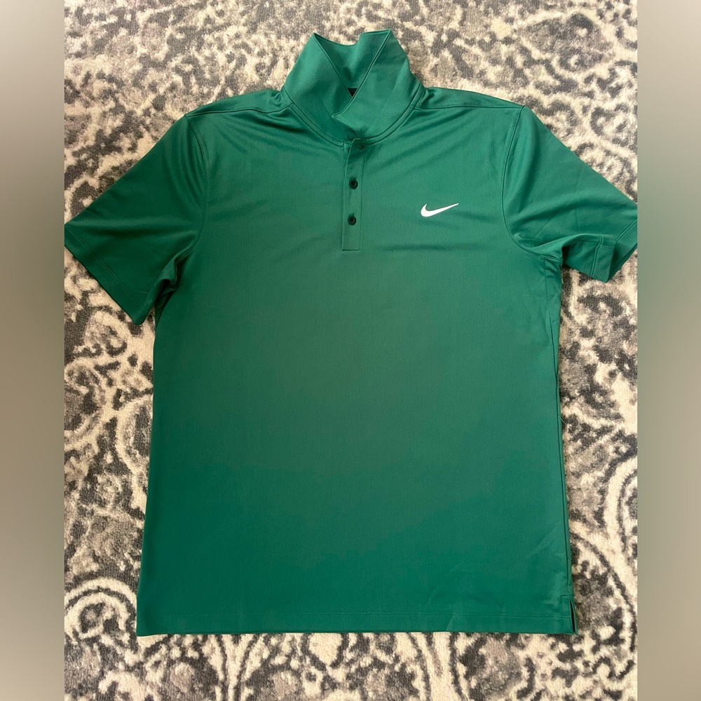 Men’s green Nike dri fit collared shirt